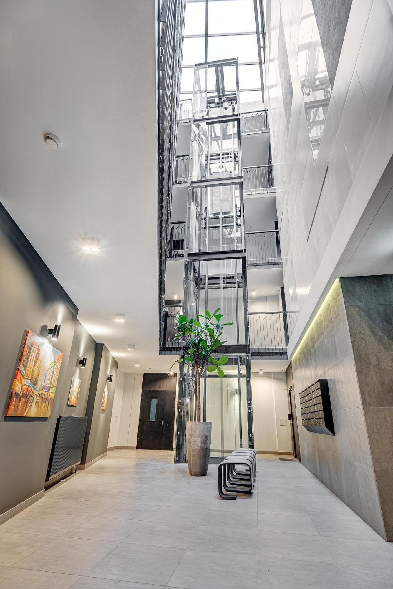 Happy Inn Gold Studio, Self Check-In, Parking In The Underground Garage ヴィリニュス 部屋 写真
