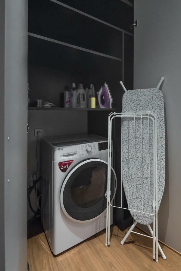 Happy Inn Gold Studio, Self Check-In, Parking In The Underground Garage ヴィリニュス エクステリア 写真